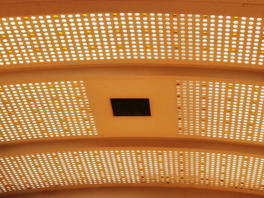 altavoces empotrados en el techo